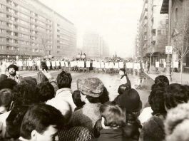 După 30 de ani, Parlamentul României condamnă crimele împotriva umanității săvârșite de regimul comunist.